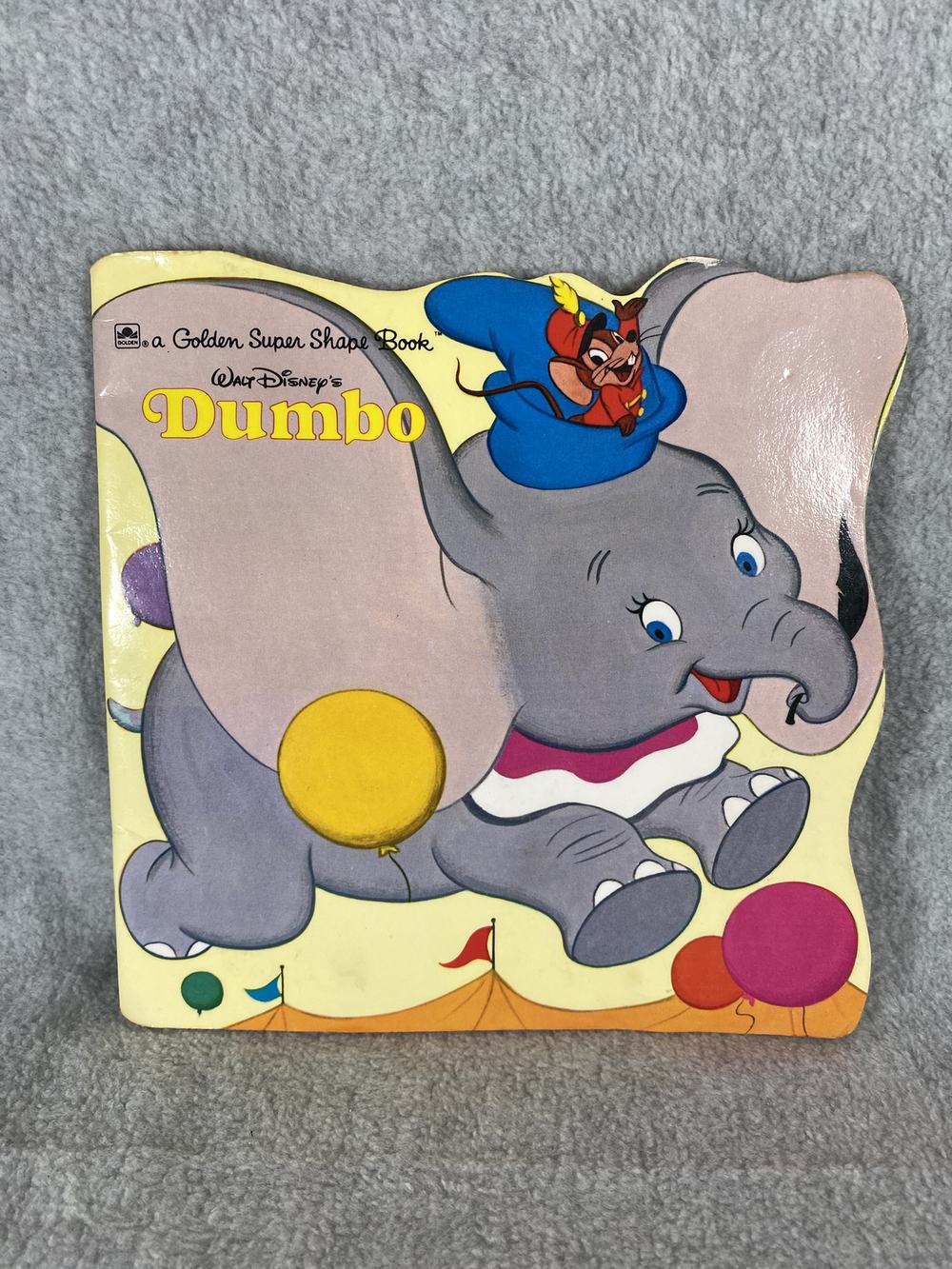 Walt Disney's Dumbo (A Golden Super Shape Book), photo 1 of 20