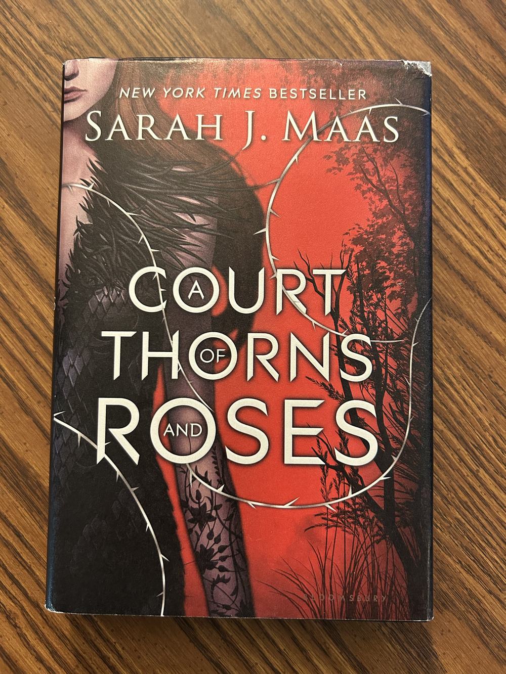 A Court of Thorns and Roses (A Court of Thorns and Roses, 1), photo 1 of 12