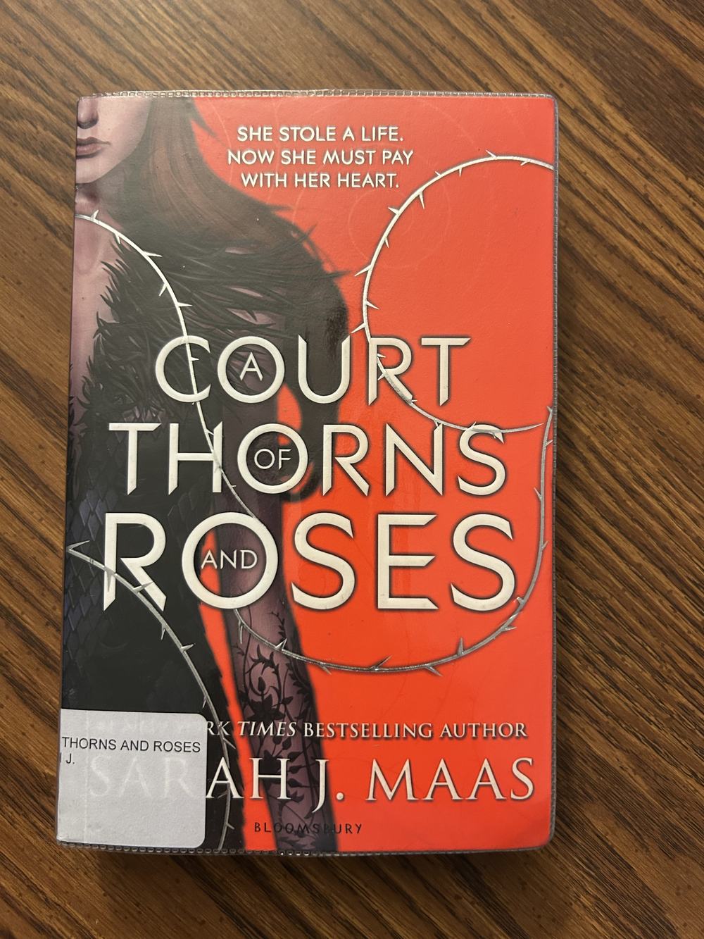 A Court of Thorns and Roses (A Court of Thorns and Roses, 1), photo 1 of 8